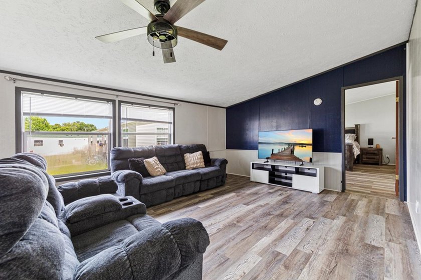 Spacious Living in Avalon Park! ?? This clean, move-in-ready - photo 5