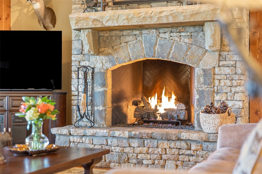 Experience unparalleled mountain living in this exceptional - photo 6