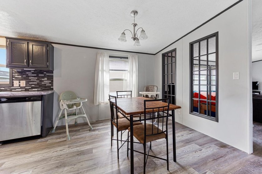 Spacious Living in Avalon Park! ?? This clean, move-in-ready - photo 9