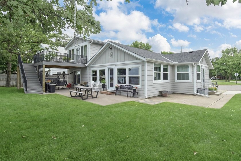 Welcome to lake life at its finest! Nestled on an exceptional 80 - photo 4