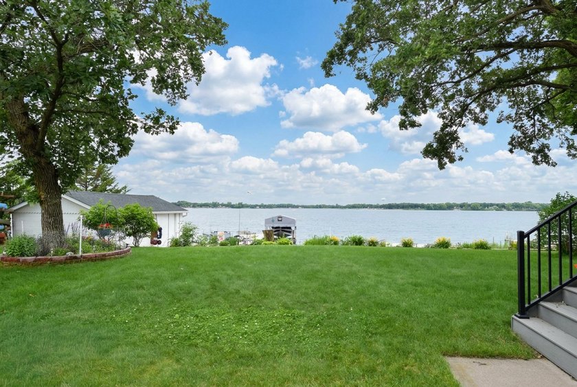 Welcome to lake life at its finest! Nestled on an exceptional 80 - photo 9