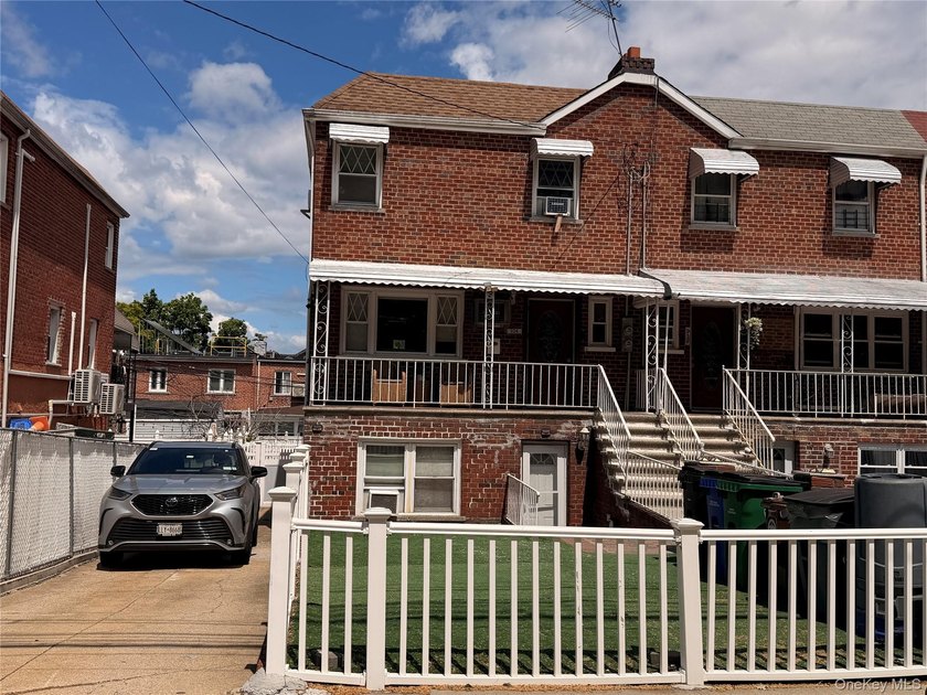 Welcome to a quiet, residential part of the desirable area of - photo 2