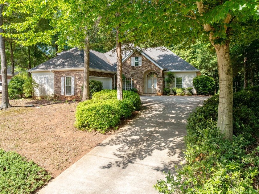 Welcome home to 108 Winterbrook Circle in the desirable Stone - photo 2
