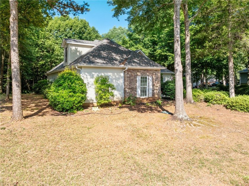 Welcome home to 108 Winterbrook Circle in the desirable Stone - photo 4