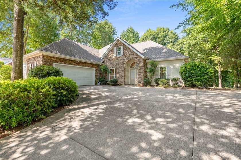 Welcome home to 108 Winterbrook Circle in the desirable Stone - photo 5