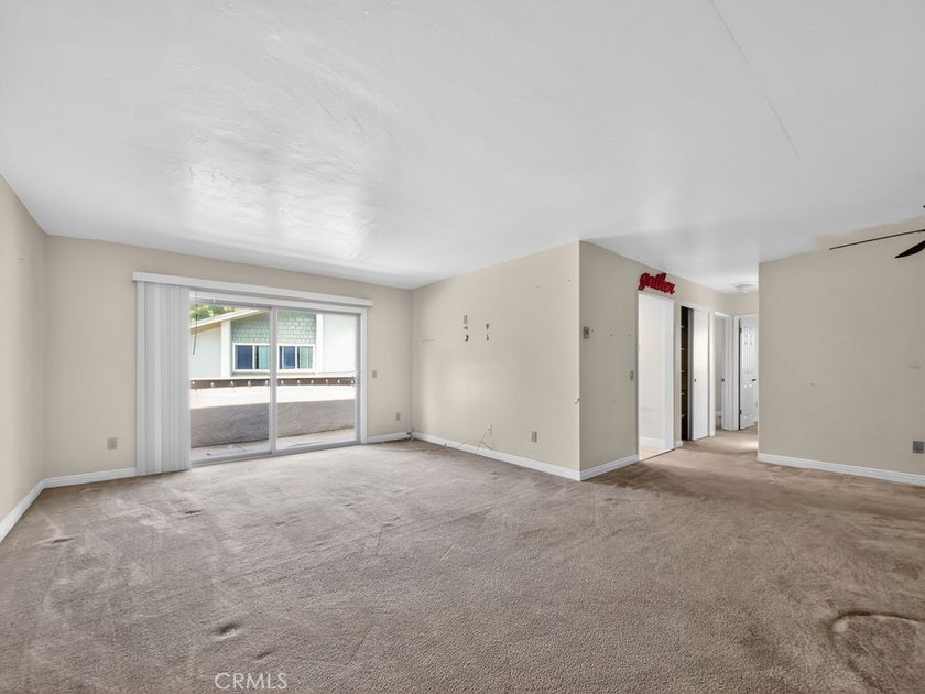 COME HOME TO YOUR BEACH CONDO! THIS MAGNIFICENT 2 BEDROOM - 2 - photo 5