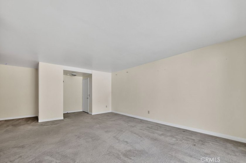 COME HOME TO YOUR BEACH CONDO! THIS MAGNIFICENT 2 BEDROOM - 2 - photo 7