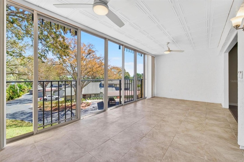 Welcome to easy first-floor living in this bright corner unit - photo 12