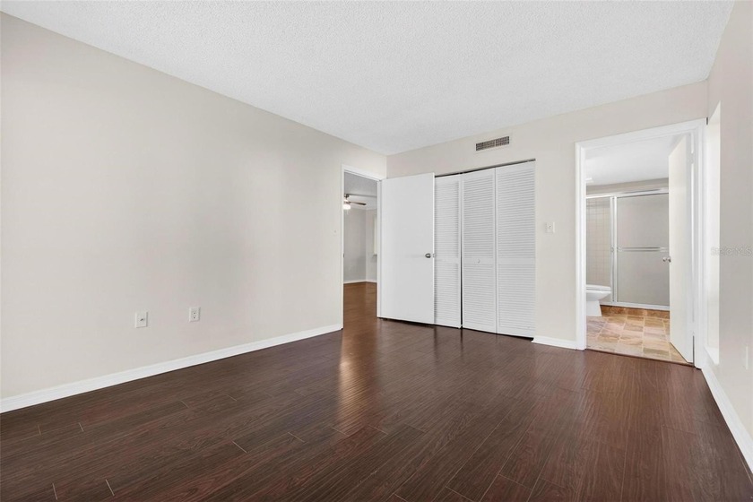 Welcome to easy first-floor living in this bright corner unit - photo 15