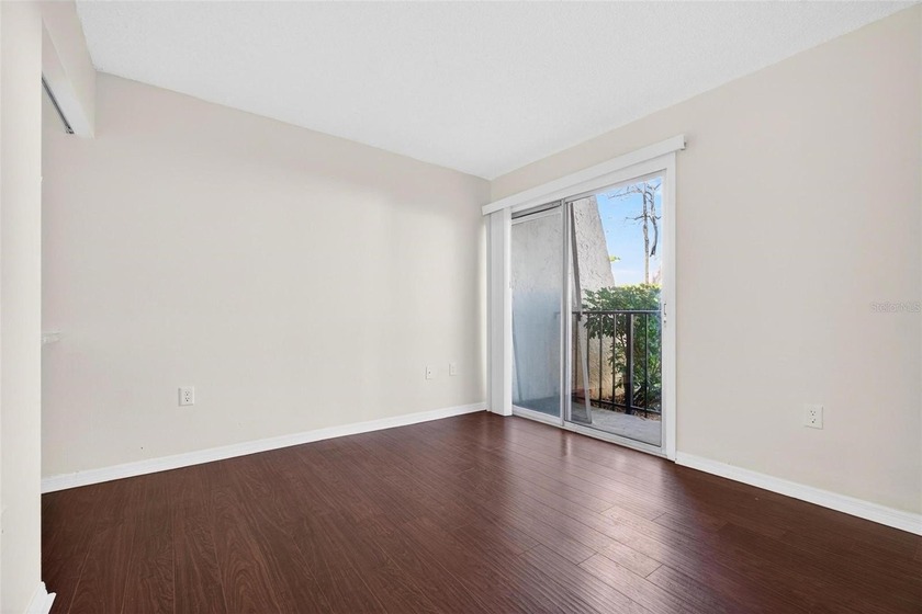 Welcome to easy first-floor living in this bright corner unit - photo 18