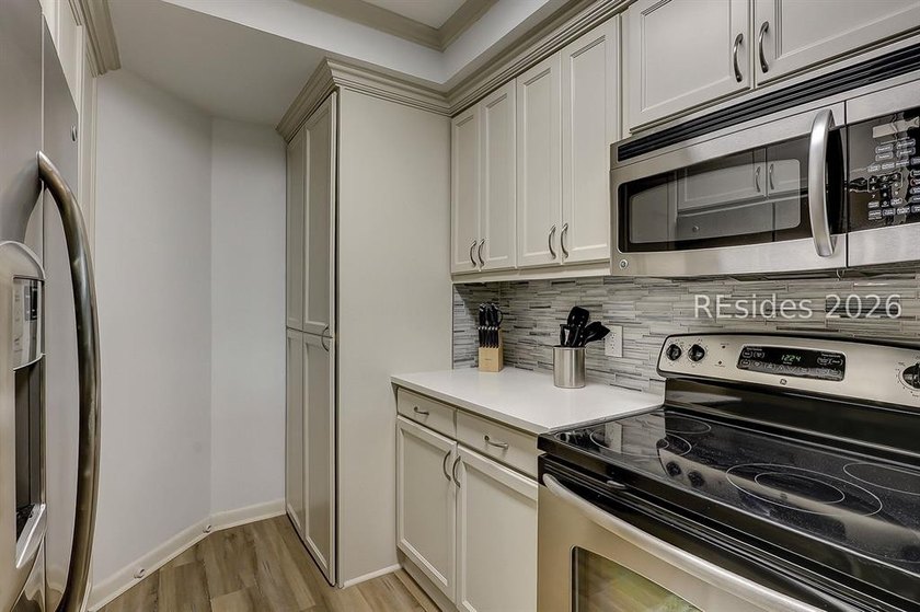 Beautifully updated 2-bedroom, 2-bath condo located just steps - photo 10