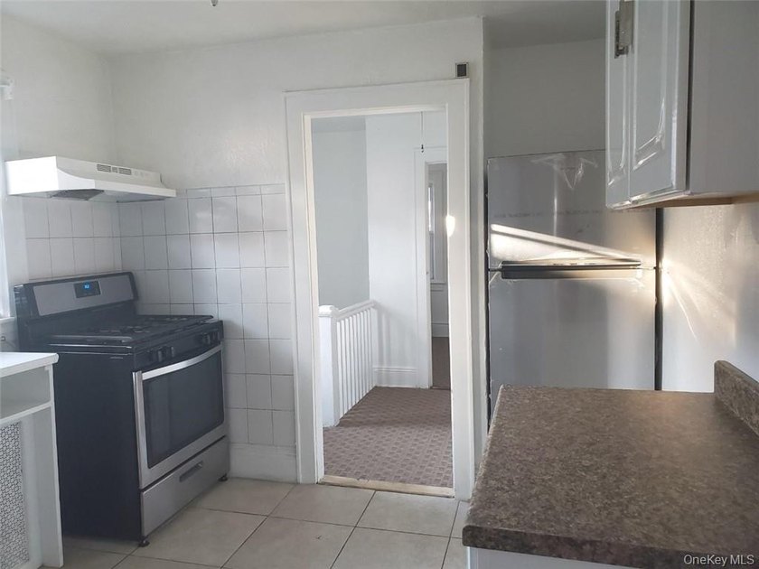Three 3 bedrooms and 1-bathroom apartments. This is a cash-cow! - photo 4