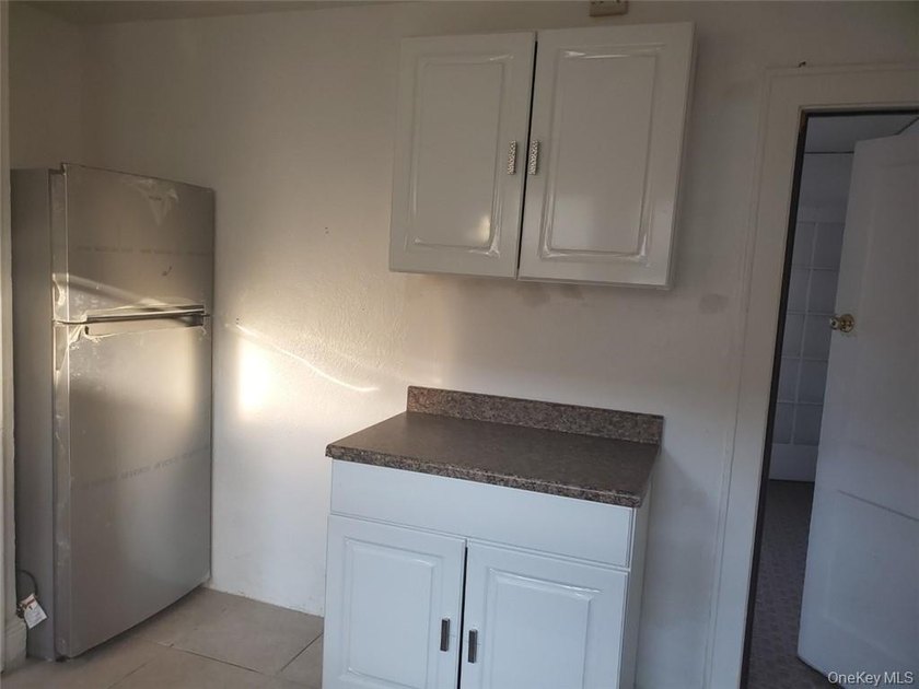 Three 3 bedrooms and 1-bathroom apartments. This is a cash-cow! - photo 5