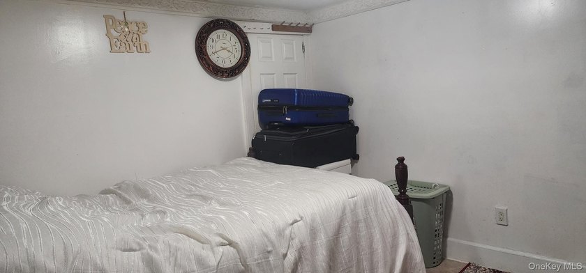 Three 3 bedrooms and 1-bathroom apartments. This is a cash-cow! - photo 9