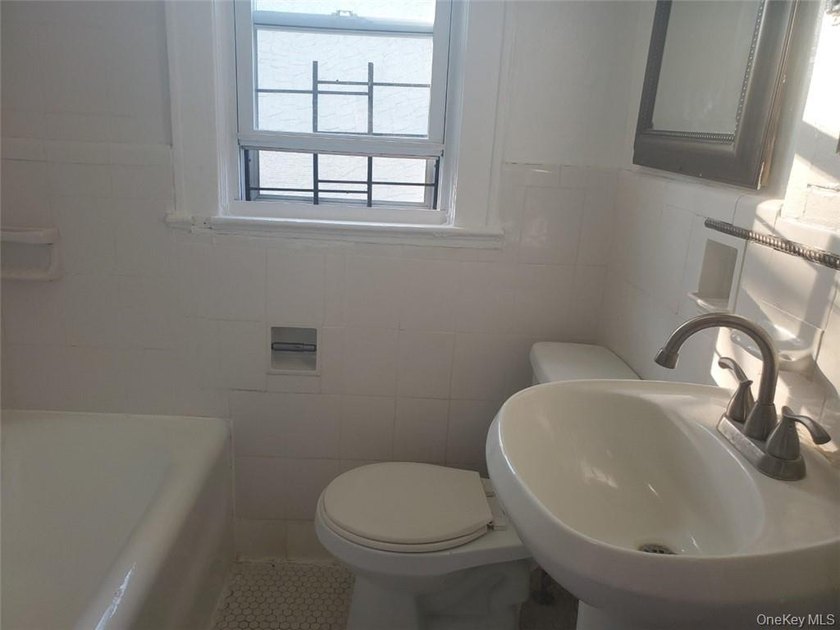 Three 3 bedrooms and 1-bathroom apartments. This is a cash-cow! - photo 10