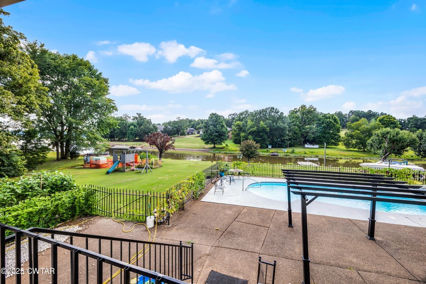 Waterfront Paradise on Beautiful Beech Lake! This 4 Bedroom, 4 - photo 6
