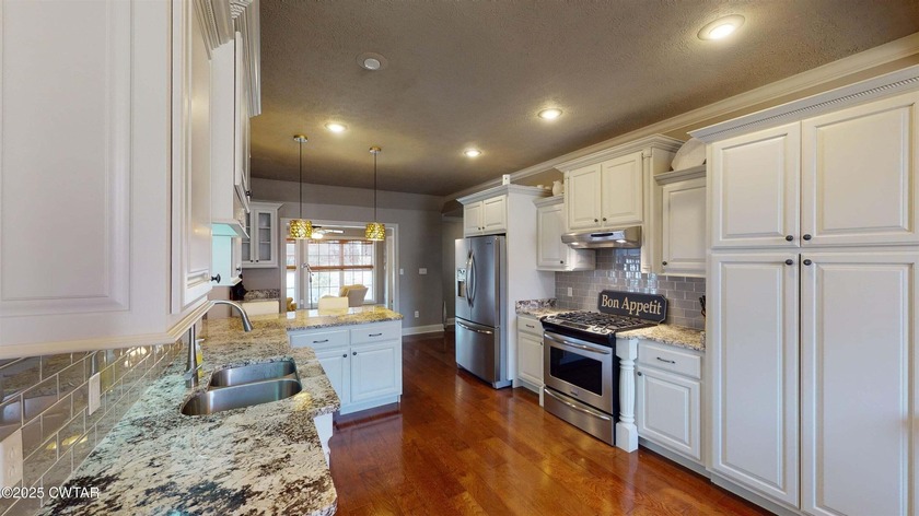 Waterfront Paradise on Beautiful Beech Lake! This 4 Bedroom, 4 - photo 8