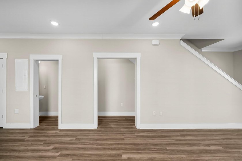 This Horizon floor plan end unit offers 3 bedrooms, 2.5 baths - photo 6