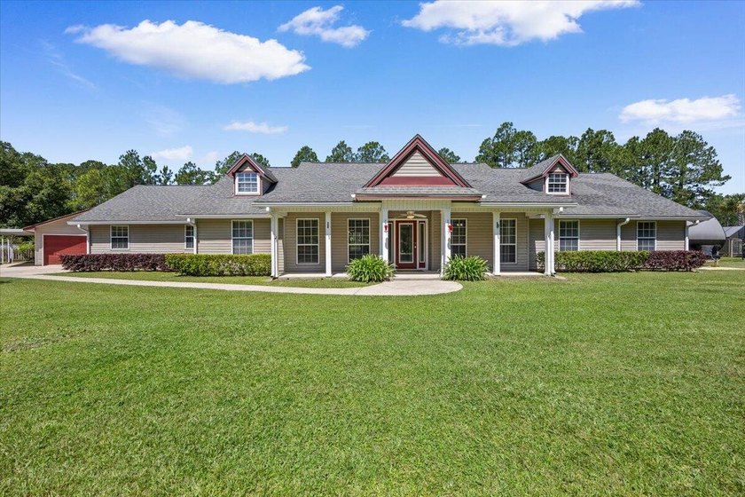 Welcome to a comfortable country retreat tucked into the highly - photo 2