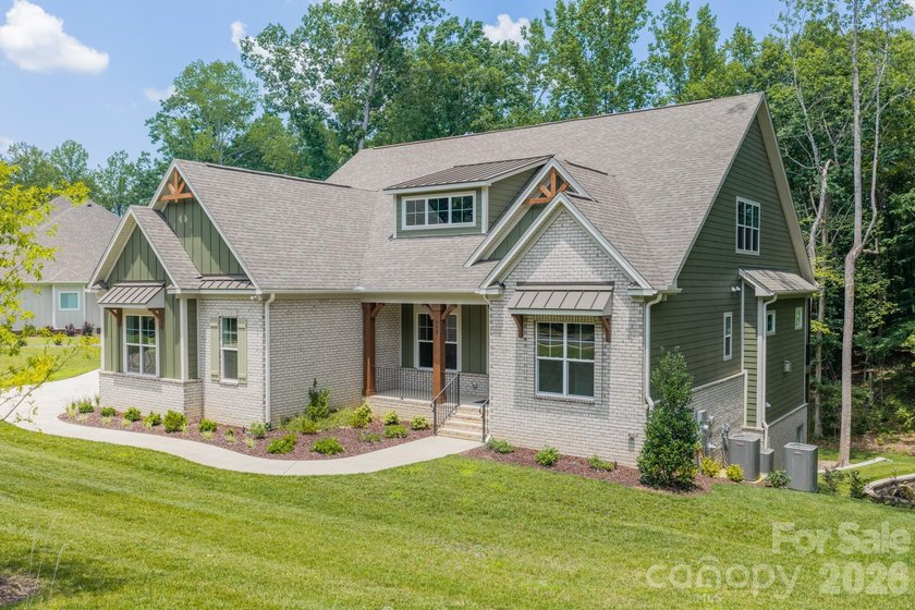 Beautiful new custom home in the Irish Creek Country Club - photo 3