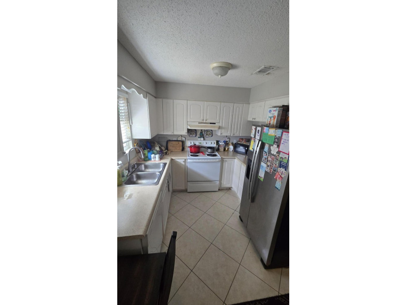 Welcome home to this 2-bedroom townhouse located just minutes - photo 3