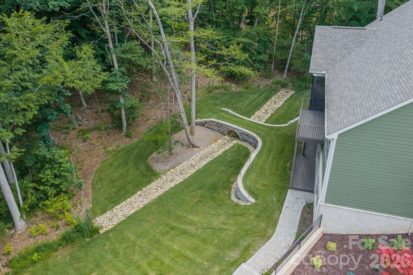 Beautiful new custom home in the Irish Creek Country Club - photo 4