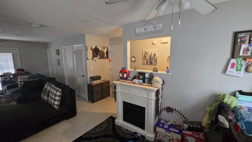Welcome home to this 2-bedroom townhouse located just minutes - photo 4