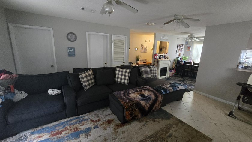 Welcome home to this 2-bedroom townhouse located just minutes - photo 6