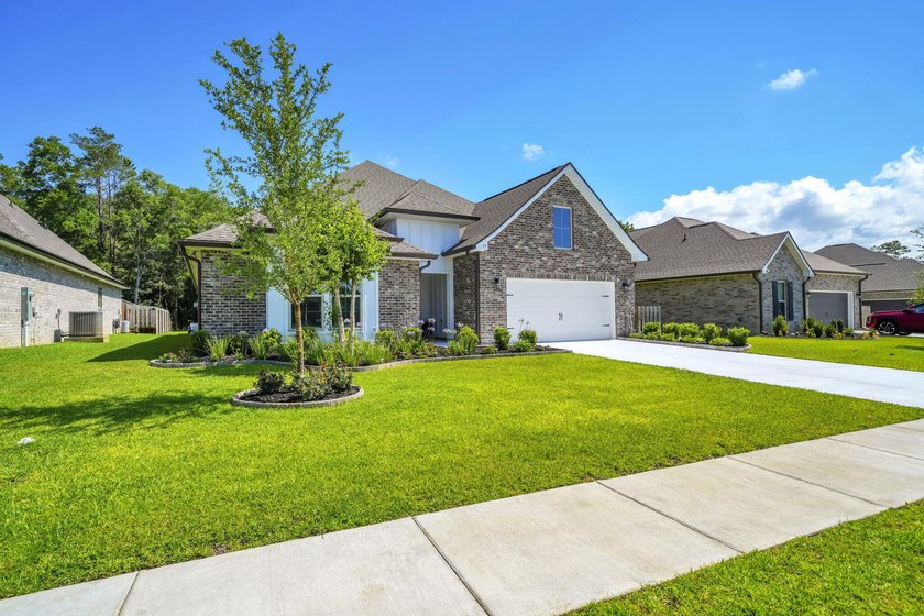 Welcome to the popular Sycamore III floor plan in the - photo 3
