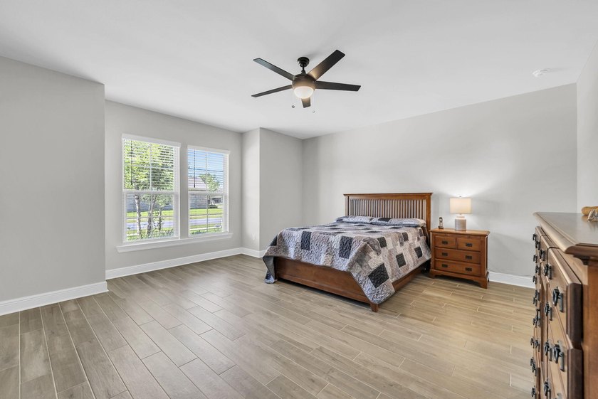 Welcome to the popular Sycamore III floor plan in the - photo 8