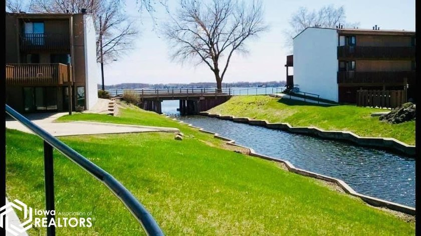 Beautifully remodeled condo at The Harbourage. Gorgeous harbor - photo 14