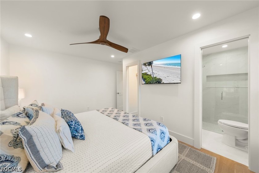 Located within the gates of South Seas Resort on Captiva Island - photo 31
