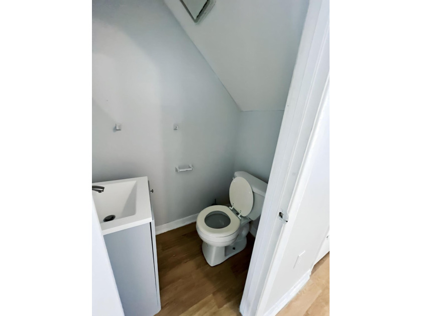 TURNKEY INVESTMENT OPPORTUNITY | NO HOA Welcome to this - photo 9