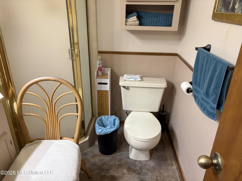 Beautiful, well-maintained home nestled on a peaceful 1.13-acre - photo 18