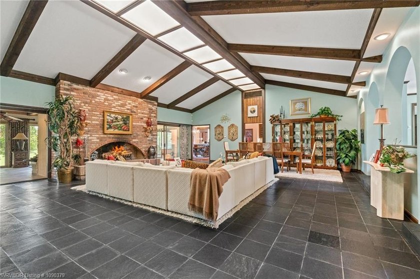Gorgeous new listing on Free Ferry Circle. This estate-size home - photo 19