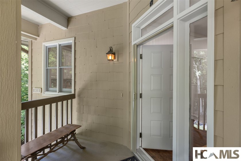 Experience effortless mountain living in this three-bedroom - photo 2