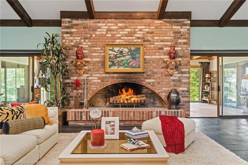 Gorgeous new listing on Free Ferry Circle. This estate-size home - photo 23