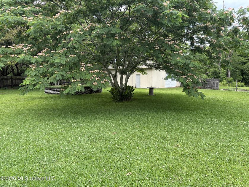 Beautiful, well-maintained home nestled on a peaceful 1.13-acre - photo 25
