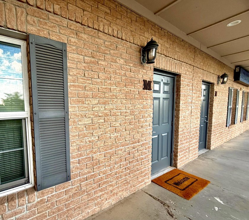 EASY SHOW! Now vacant. Destin BUSINESS PROFESSIONALS! Here is a - photo 8