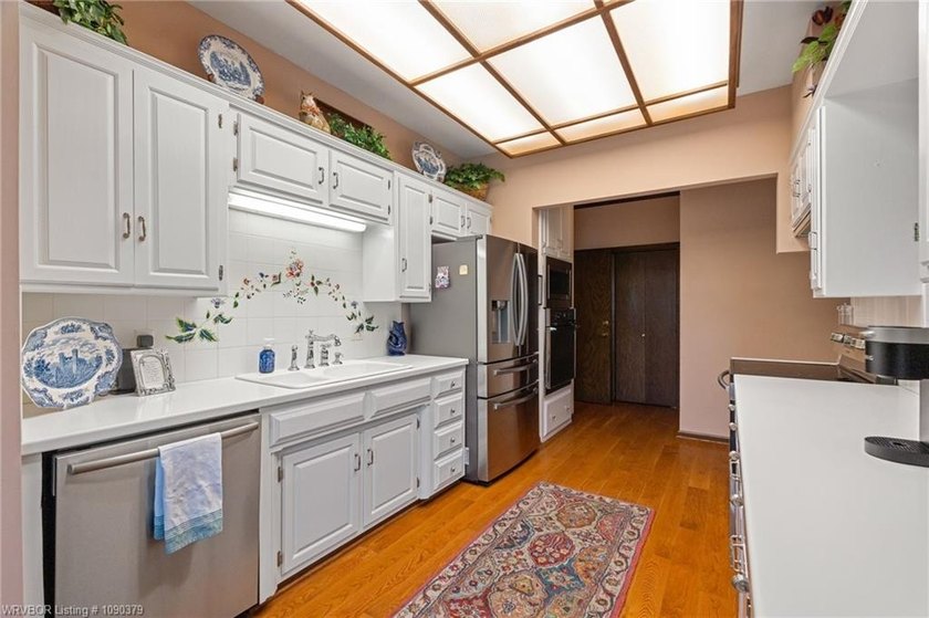 Gorgeous new listing on Free Ferry Circle. This estate-size home - photo 42