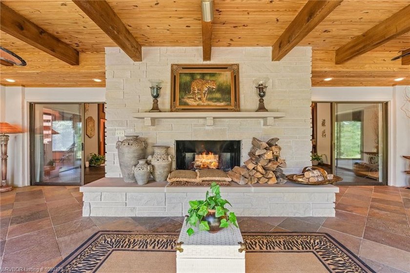Gorgeous new listing on Free Ferry Circle. This estate-size home - photo 47