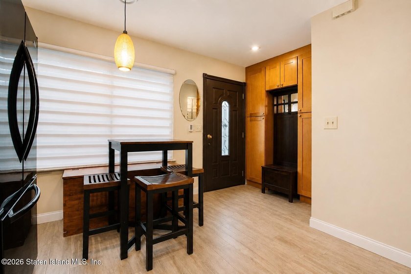 Welcome to this gorgeous 2-bedroom, 2-bath townhouse condo - photo 4