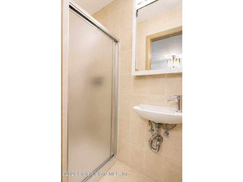 Welcome to this gorgeous 2-bedroom, 2-bath townhouse condo - photo 8