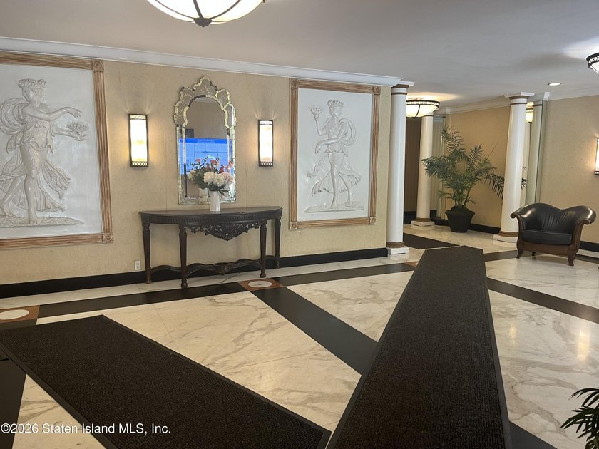 Welcome to The Fountains, a luxury high-rise offering 24-hour - photo 4