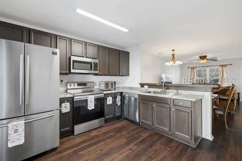 WELCOME HOME! This beautifully updated, turnkey 2-bedroom, 2 - photo 10