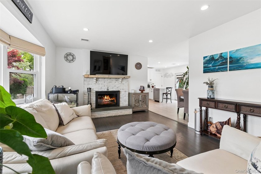 Welcome to your Home Sweet Home! This Cottage-style, 3 Bedroom - photo 3