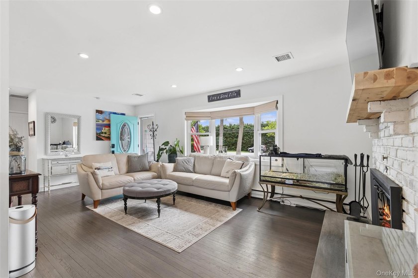 Welcome to your Home Sweet Home! This Cottage-style, 3 Bedroom - photo 4