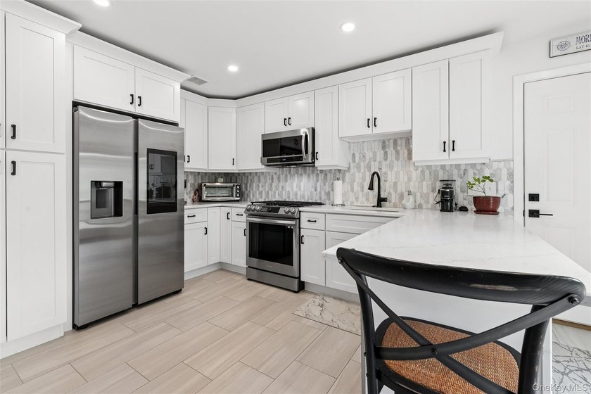 Welcome to your Home Sweet Home! This Cottage-style, 3 Bedroom - photo 7