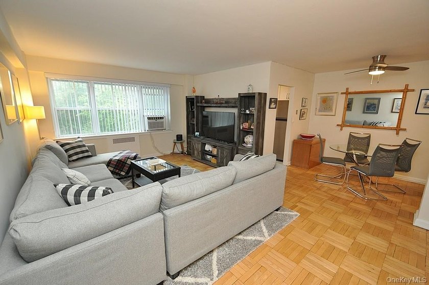 Welcome home to this sun-drenched and beautifully spacious - photo 5