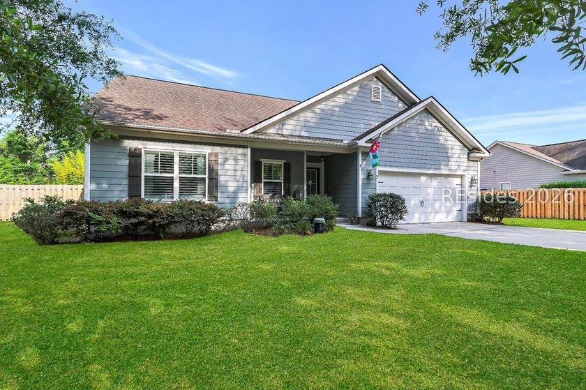 Enjoy this single level, 3BR/2BA open floor plan home on almost - photo 3